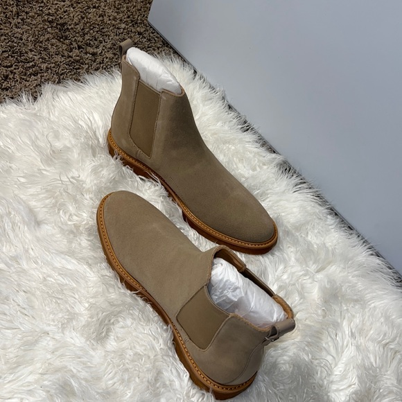 Coach Boot Sde Chlsea Crepe;Nm7;11 D
COLOR: OAT BROWN
SIZE: 11
QTY: 1 - Picture 1 of 5